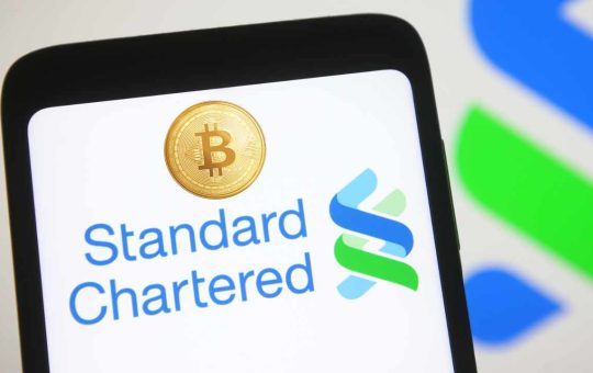 Standard Chartered Bank: Bitcoin Could Drop to $5,000 Next Year