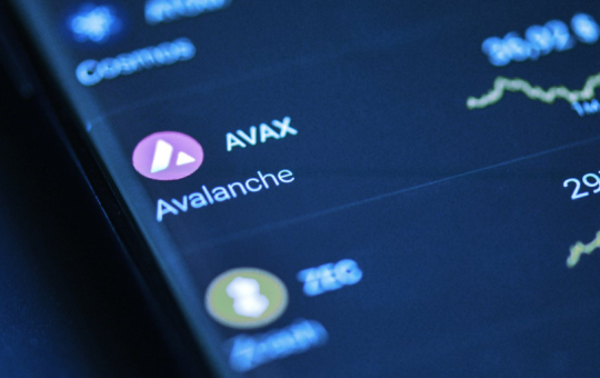 AVAX Slips 2% As Grayscale Dumps Avalanche From Large Cap Fund