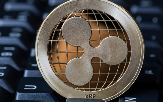 XRP/USD keeps failing at the $0.55 area. As long as the market holds the higher lows series, the bias remains bullish.