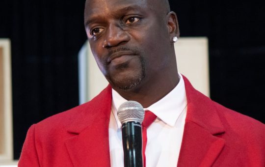 R&B Artist Akon Tells Fans Not to Request Crypto-Related Messages